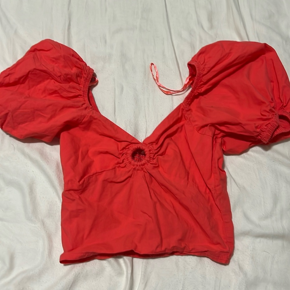 Puffy cropped sleeved coral shirt size s